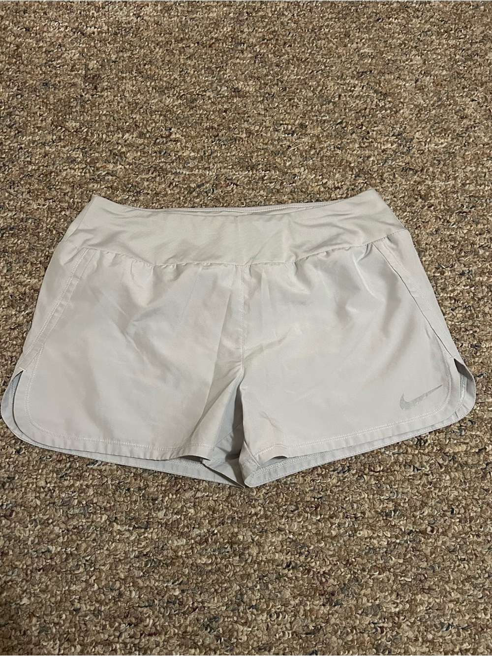 Nike Women’s Light Grey Athletic Shorts Size Medium